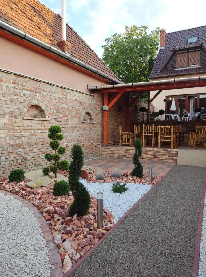 Hotel Buebaj Vendeghaz Erlau Exterior foto